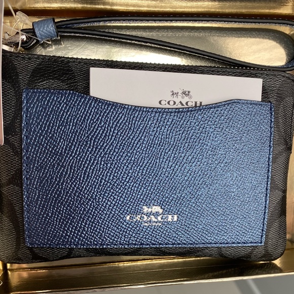 Coach Accesories/  Small Wristlet with Side Pocket 4”x6” - Picture 12 of 14